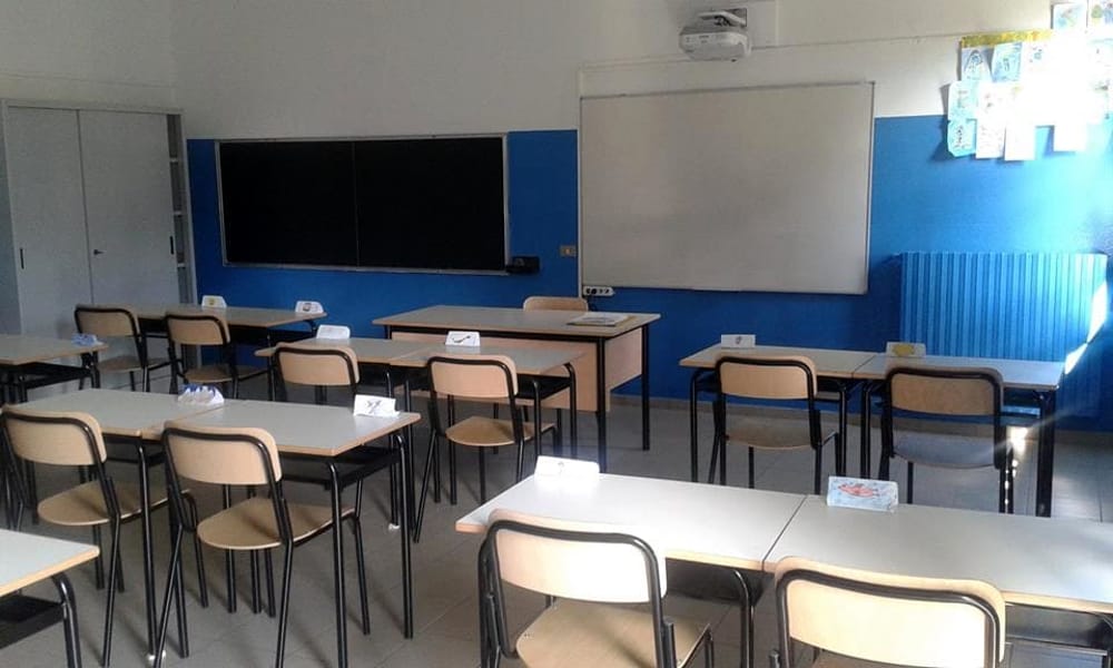 Falso audio WhatsApp che annuncia niente scuola domani corre sulle chat, l'assessore comunale Bacchi presenta denuncia