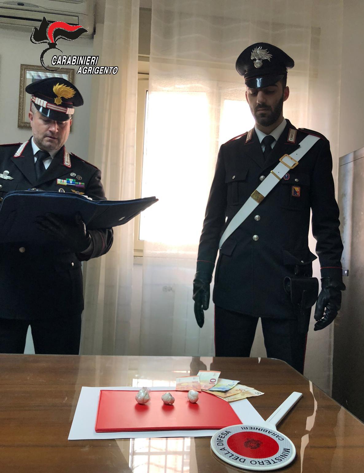 In auto sulla statale 115 con stupefacente a bordo, ai domiciliari due tunisini