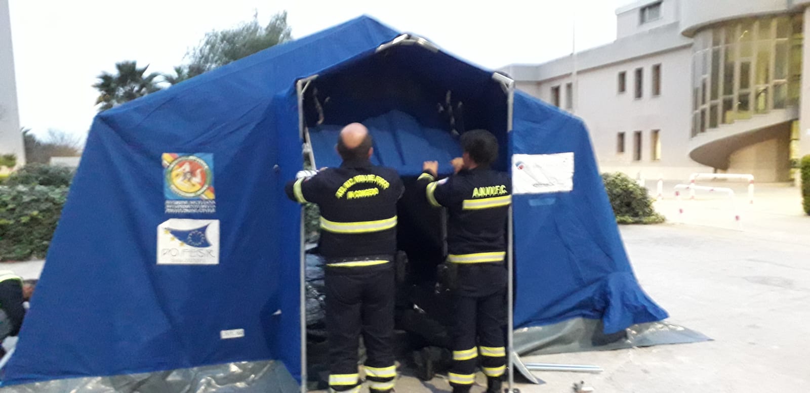 Prevenzione coronavirus anche all'ospedale di Sciacca, montata una tenda per il pre-triage