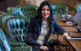 Scuole chiuse per Coronavirus, la ministra Azzolina chiarisce: decisione non ancora ufficiale