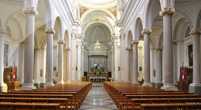 Niente funerali e messe, nuove disposizioni più stringenti anche in Chiesa che si adegua al Coronavirus