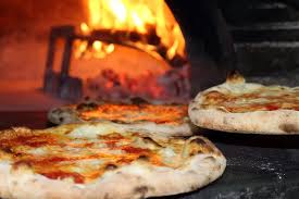 Pizza ai tempi del Coronavirus, dopo le 18 niente somministrazione in loco o vendita ma soltanto consegna a domicilio