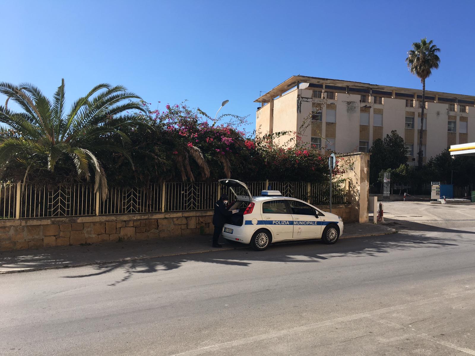 Controlli in corso dei vigili urbani a Sciacca, uscite consentite solo se giustificate
