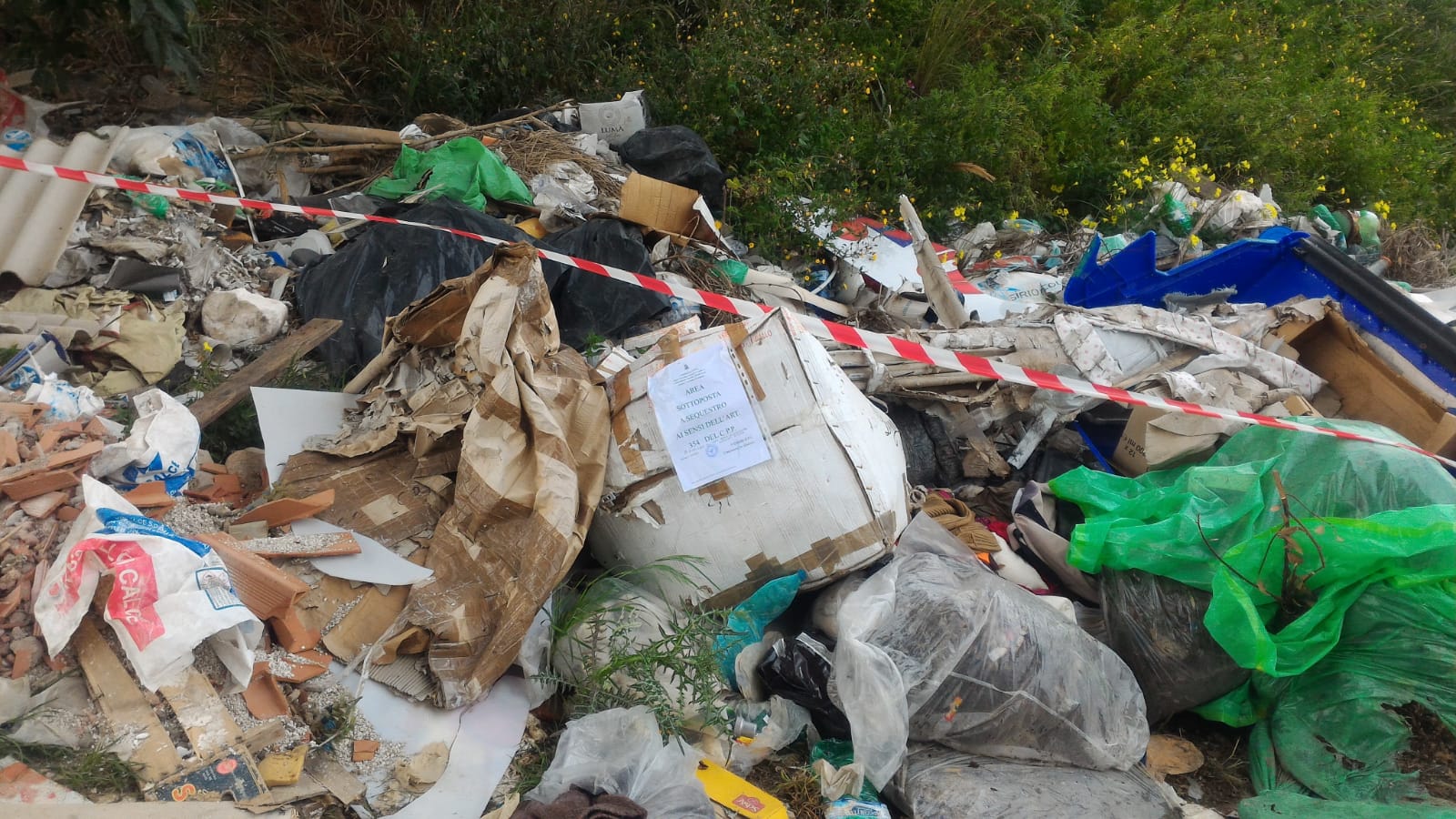 Un’area trasformata in discarica in località Baiata a Sciacca, sequestro della Polizia municipale