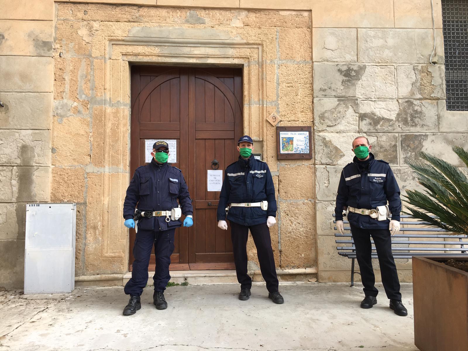 Mascherine per la polizia municipale di Sciacca, donazione da una ditta di abbigliamento industriale di Castelvetrano per gli agenti