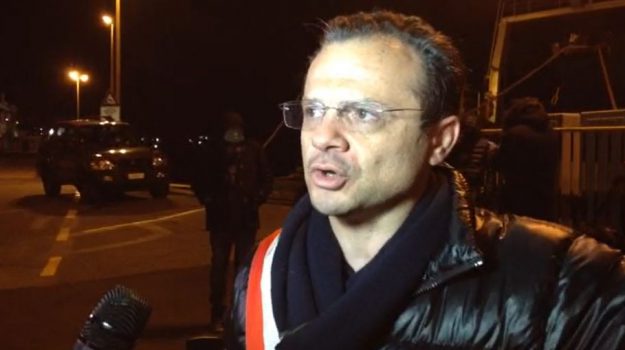 Quaranta auto e 80 persone pronte ad arrivare in Sicilia, la protesta del sindaco di Messina