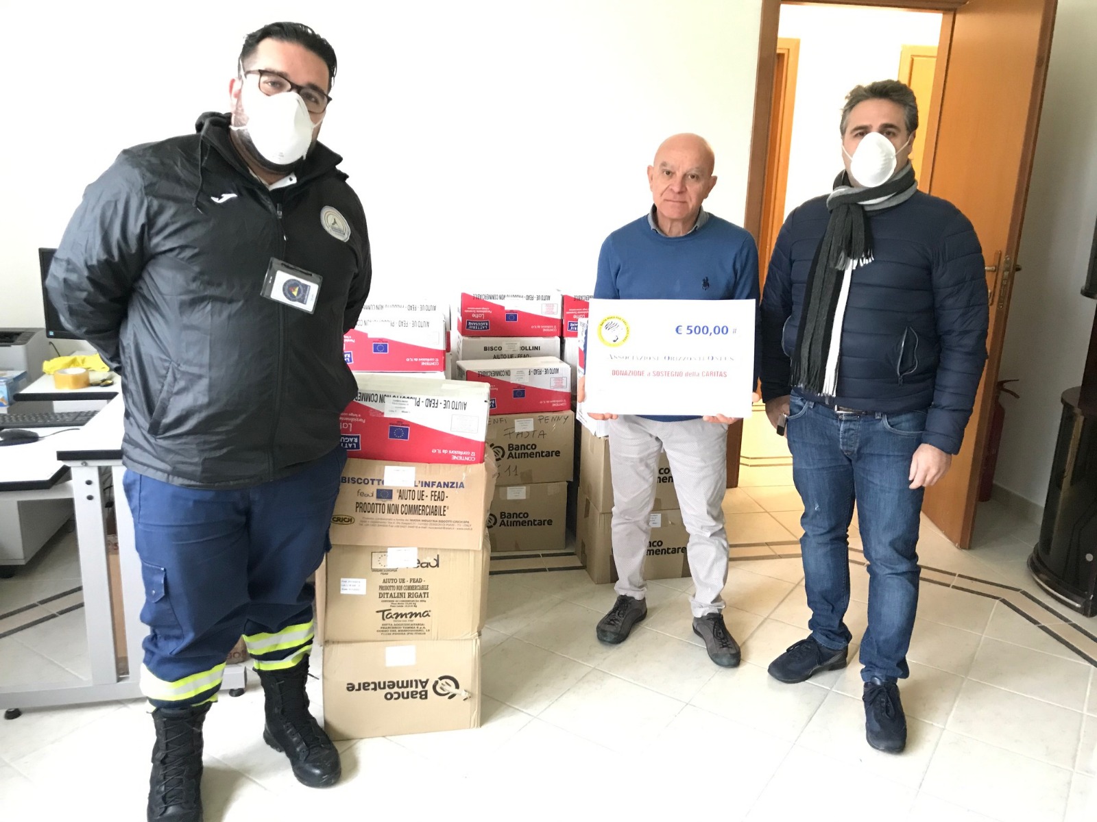 Donazione da 1500 euro alla Caritas dall'associazione "Basta poco per farli sorridere"