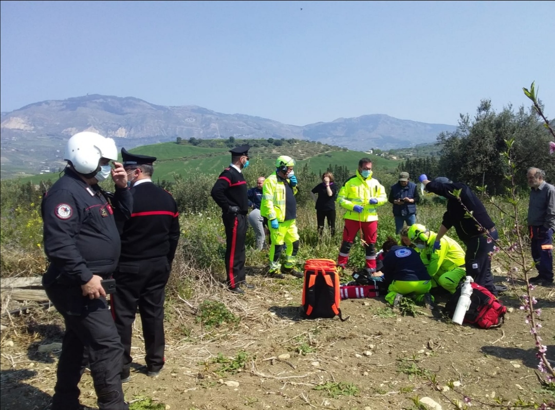 Ritrovato vivo ad Alessandria della Rocca ottantenne uscito di casa per raccogliere asparagi, si era perso
