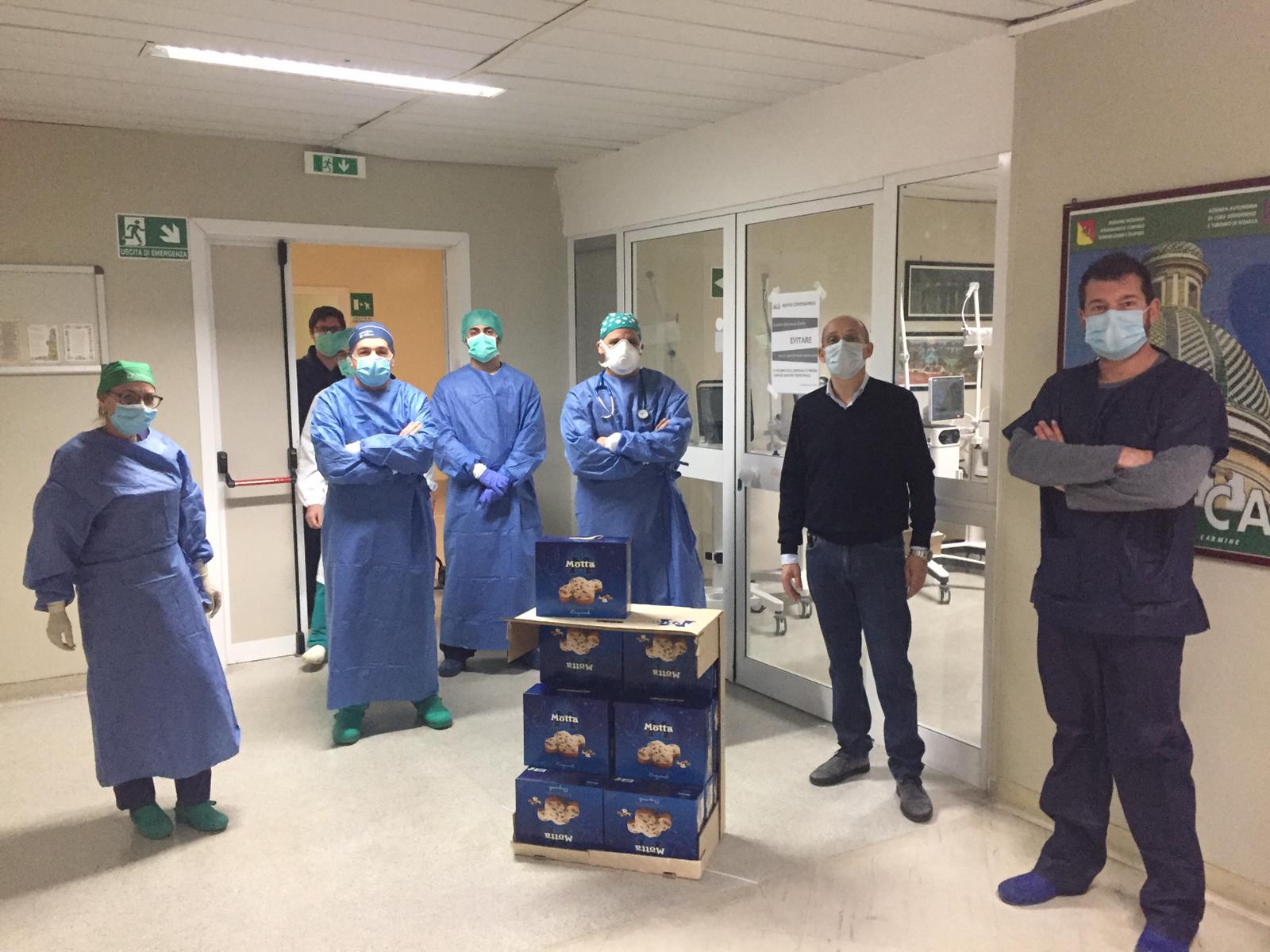 Colombe pasquali per il personale sanitario del Giovanni Paolo II e del Parlapiano di Ribera, a consegnarle il commissario Firenze