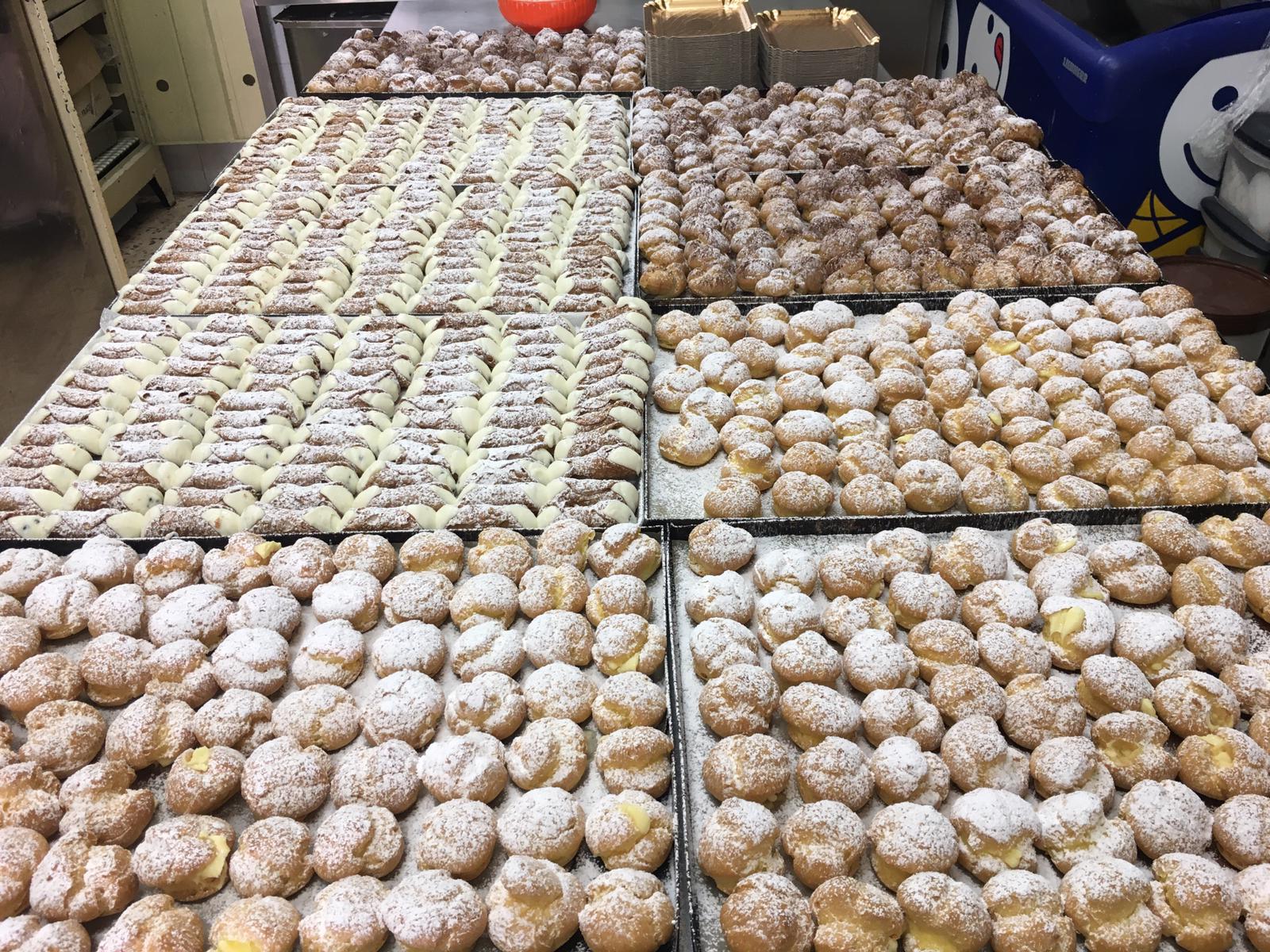 Vassoio con dolci a Pasquetta per 150 famiglie di Sciacca in condizioni di disagio economico