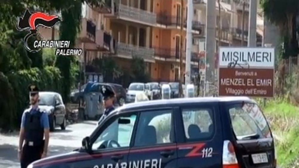 Intimidazione al giornalista Valentino Sucato, ignoti gli incendiano la porta di casa