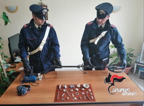 Carabinieri a caccia di antichità, rinvenuti preziosi reperti e denunciato un pregiudicato