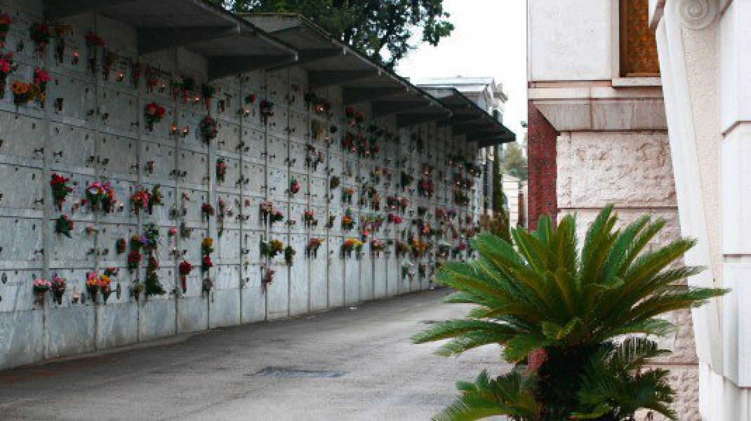 Il sindaco di Cefalù riapre il cimitero: visite consentite a una sola persona per famiglia con l'obbligo di indossare la mascherina