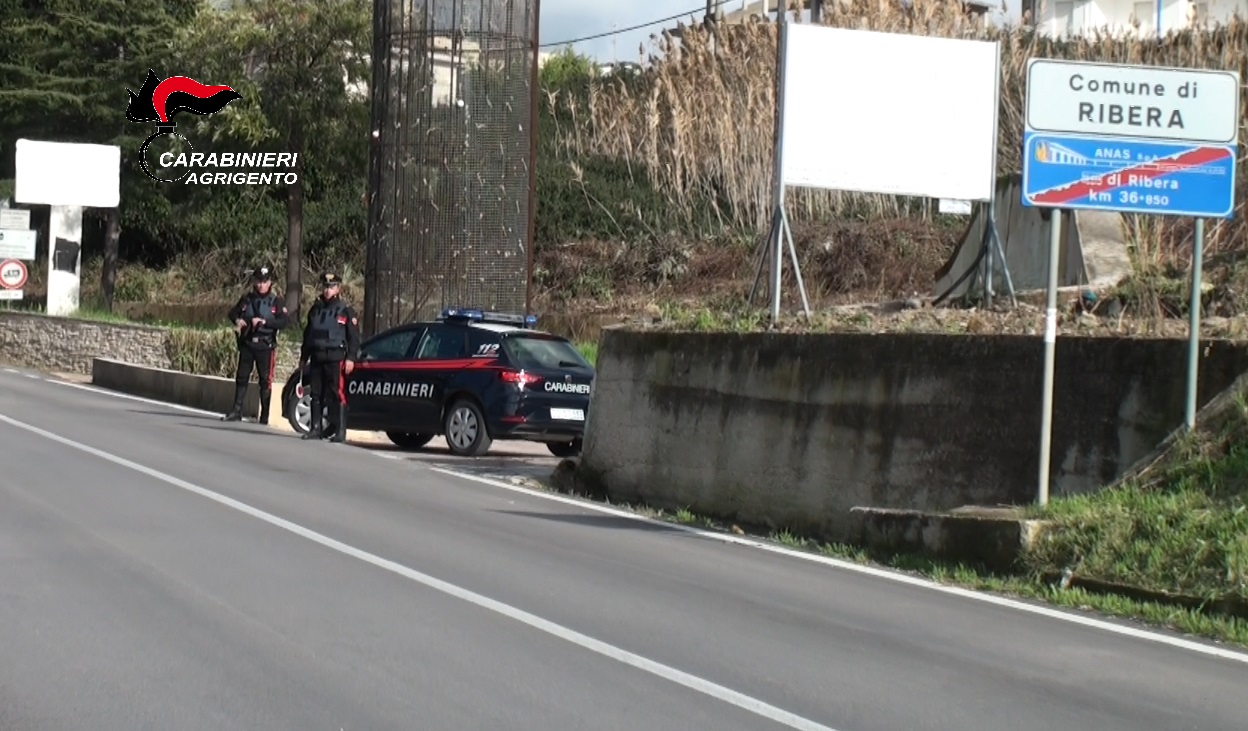 Tentano di rubare un’auto a Ribera, uno viene arrestato dai carabinieri e l’altro riesce a fuggire