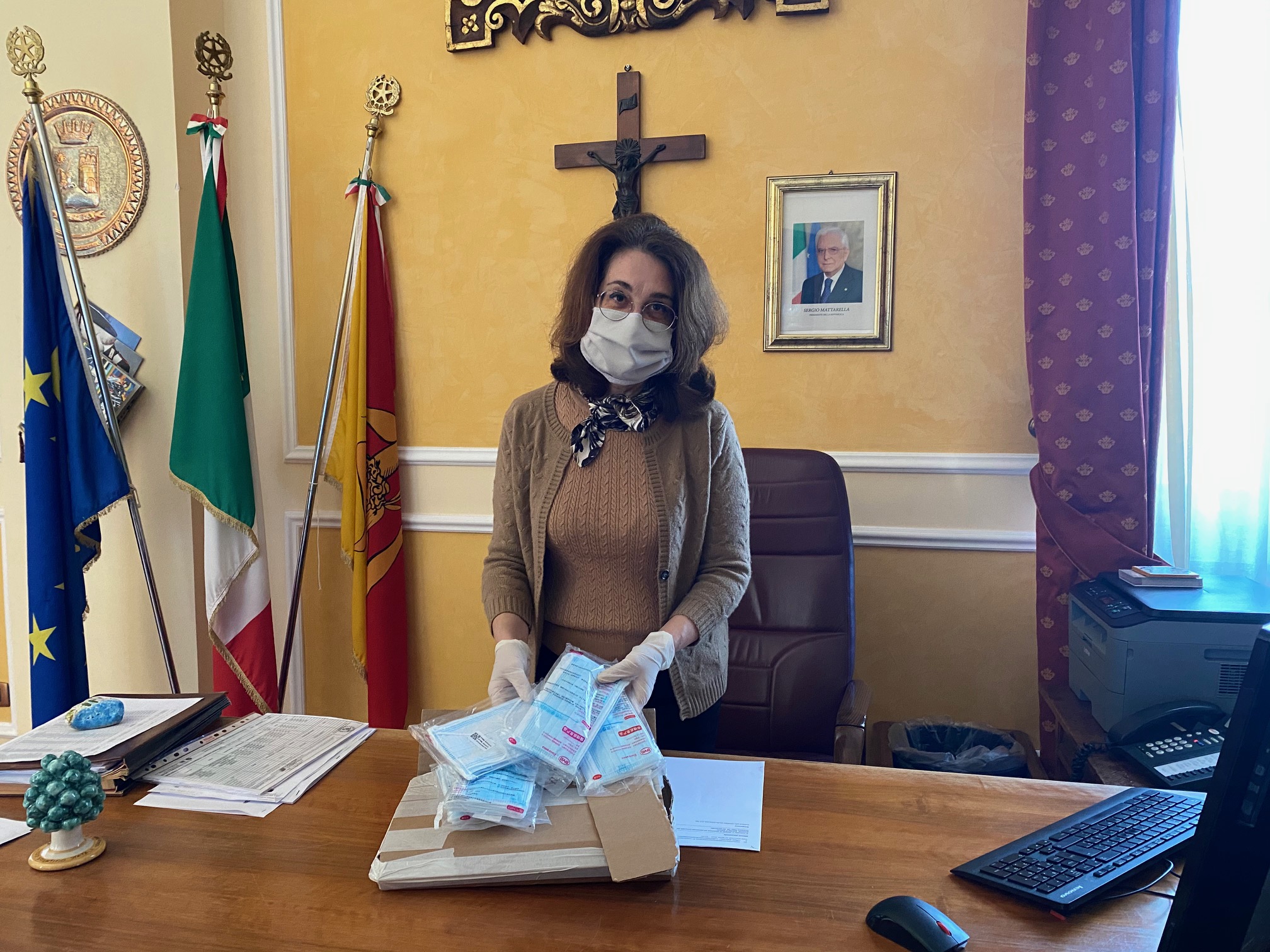 L'Associazione Citta' della Ceramica dona mascherine ai ceramisti saccensi