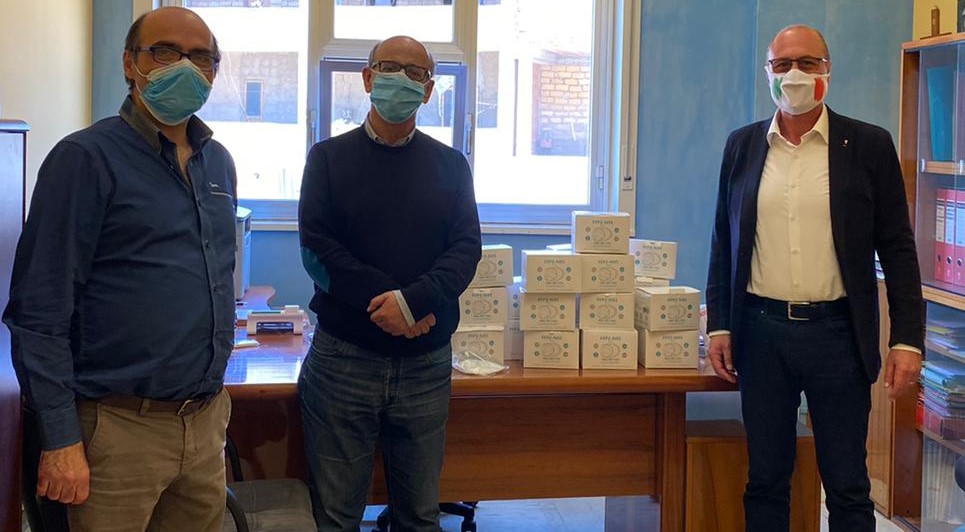 Anche una banca consegna dispositivi di protezione all'ospedale di Ribera