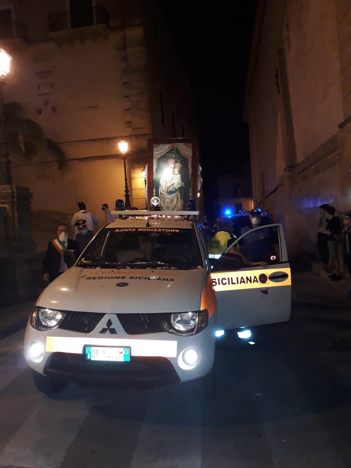 A Sambuca niente processione, ma la Protezione Civile fa girare il quadro della Madonna dell’Udienza