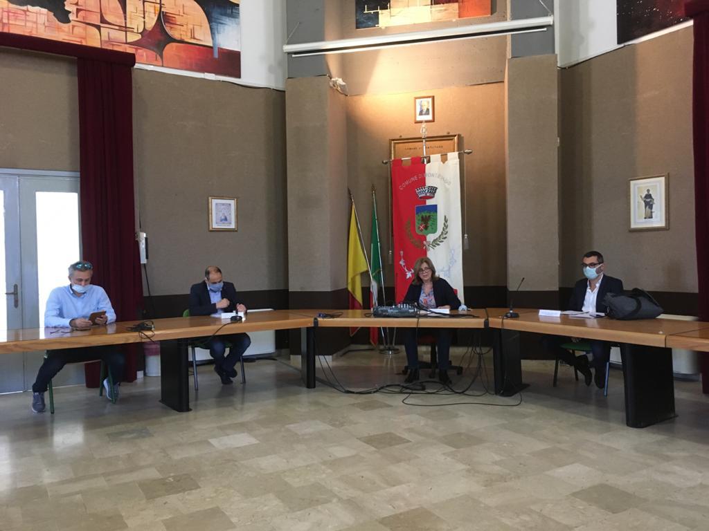 Mille euro per i commercianti e niente tassa rifiuti per sei mesi, cosi' Montevago aiuta le aziende