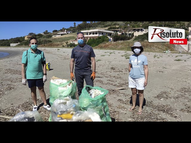Il comitato di quartiere pulisce la spiaggia della Foggia, Butera: "Nessuna polemica con il Comune" (Intervista)