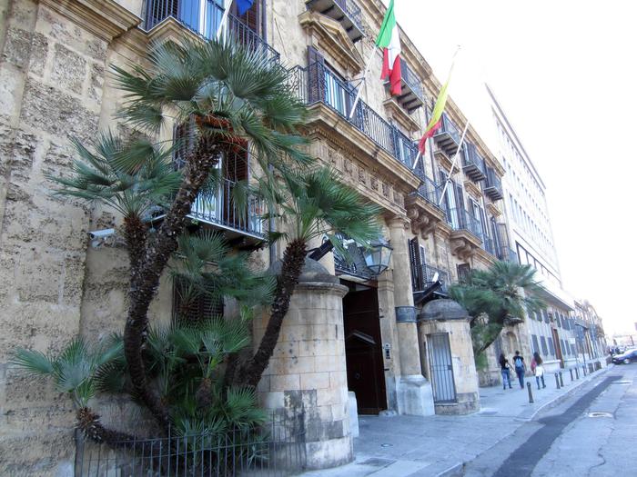 Mascherine, pasticcerie, panifici e tabacchi, i chiarimenti della Regione