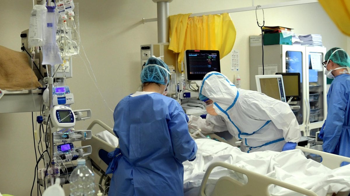 Intubata la donna incinta ricoverata al “Cervello” di Palermo, i medici: ”Ogni giorno guadagnato aumenta le probabilità di vita del bambino”.