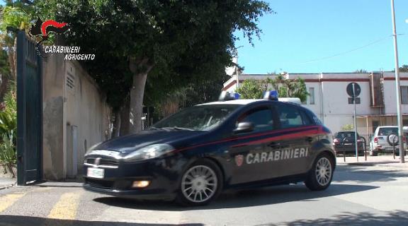Invece dei meloni, una serra di cannabis: padre e figlio denunciati a Licata