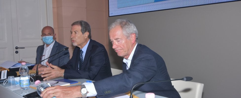 Musumeci con l'aiuto di Bertolaso scommette sull'App per proteggere l'isola dai contagi