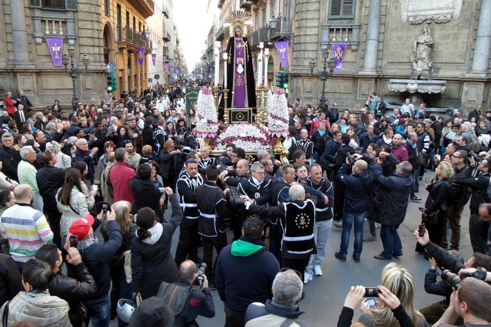 Niente feste patronali e processioni, stop ai riti religiosi anche nel post Covid a Palermo