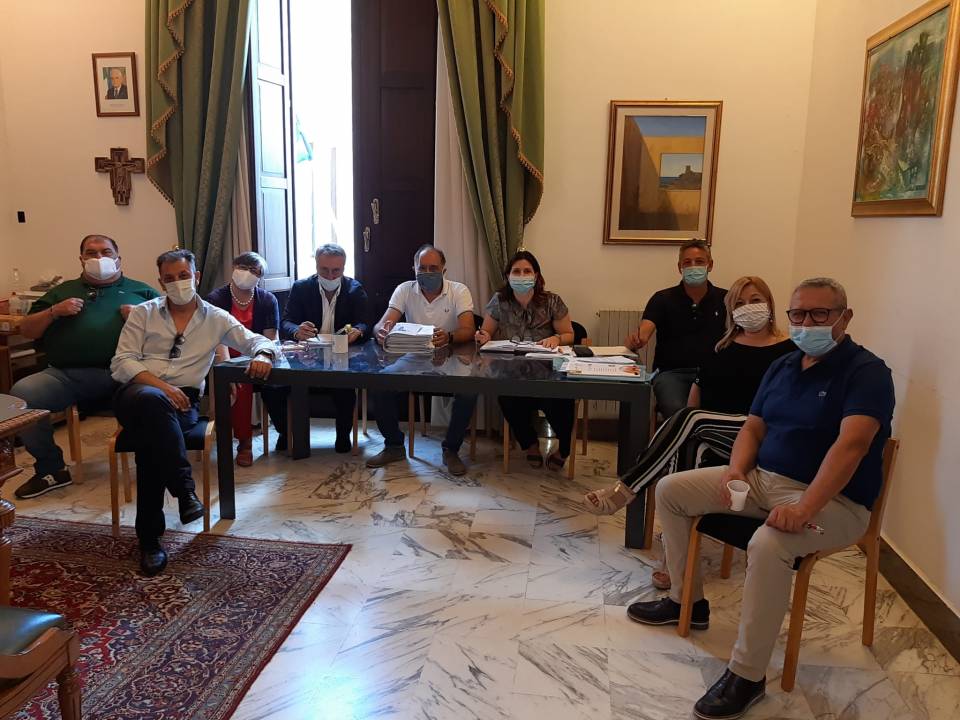 A Menfi la giunta approva il bilancio di previsione e la maggioranza precisa: “In controtendenza con il passato”