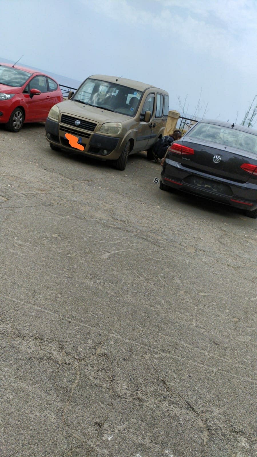 Atto vandalico a danno del  direttore degli Istituti Maugeri, danneggiata l'auto parcheggiata sotto Piazza Scandaliato