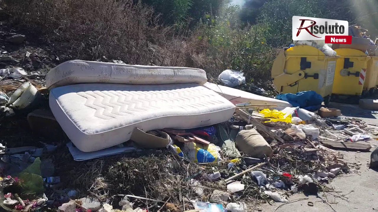 Nella contrada Lumia di Sciacca una discarica a poca distanza dal mare (Video)