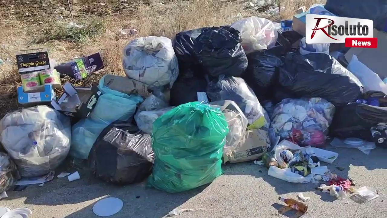 Esplode l'ira dei residenti nella contrada San Calogero di Sciacca: "Una vergogna lasciarci tra i rifiuti" (Interviste)