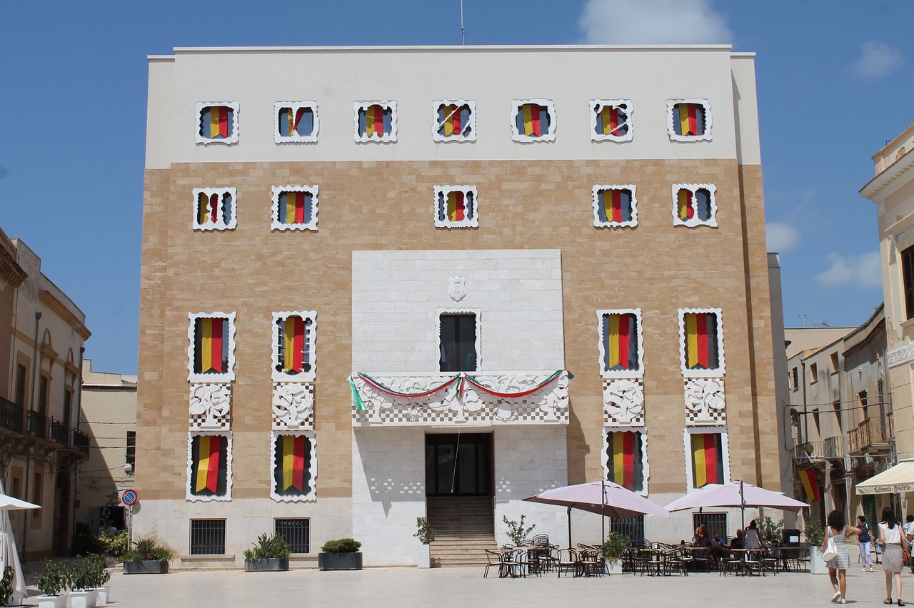Corruzione al Comune di Mazara, otto indagati