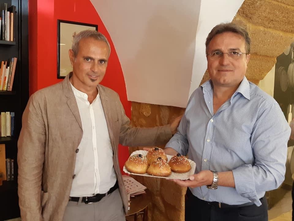 L’assessore Samonà ieri anche a Sambuca tra reperti archeologici e “minni di virgini”