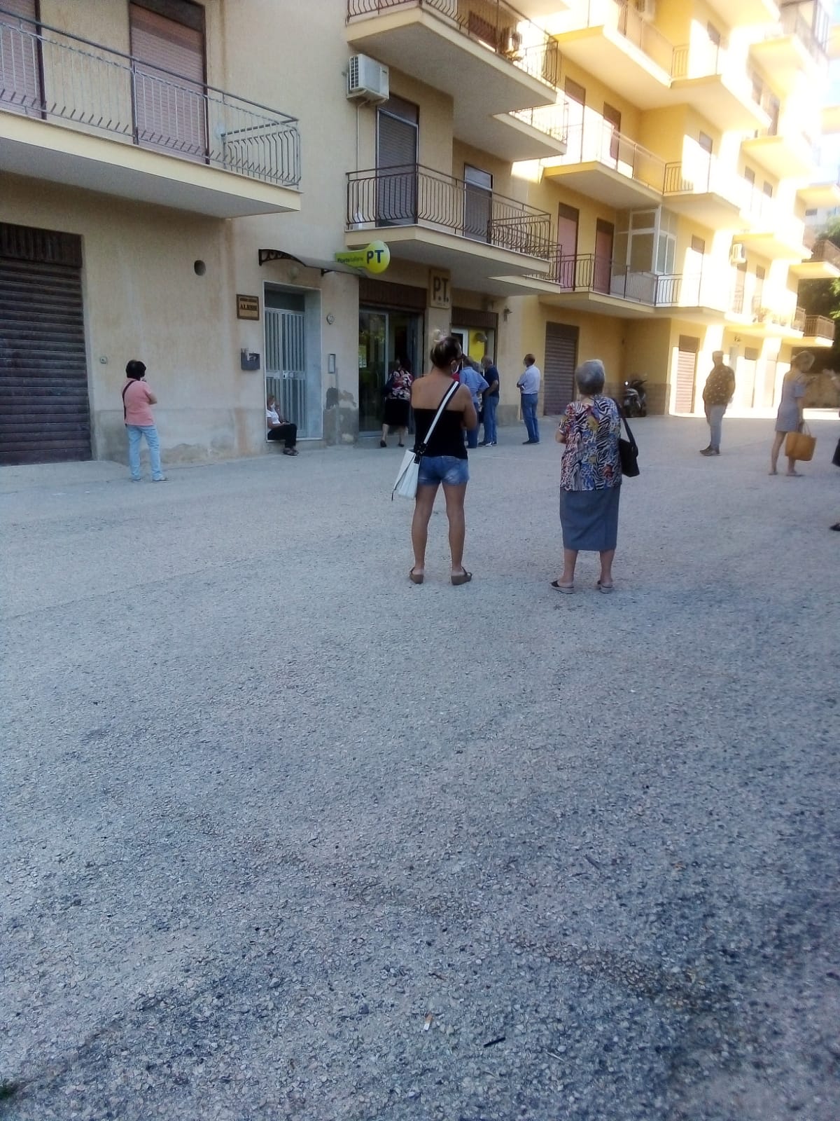 Ufficio postale in contrada Perriera in spazi angusti e con disagi per gli utenti, Tdm protesta: "Non idonei per quel quartiere"