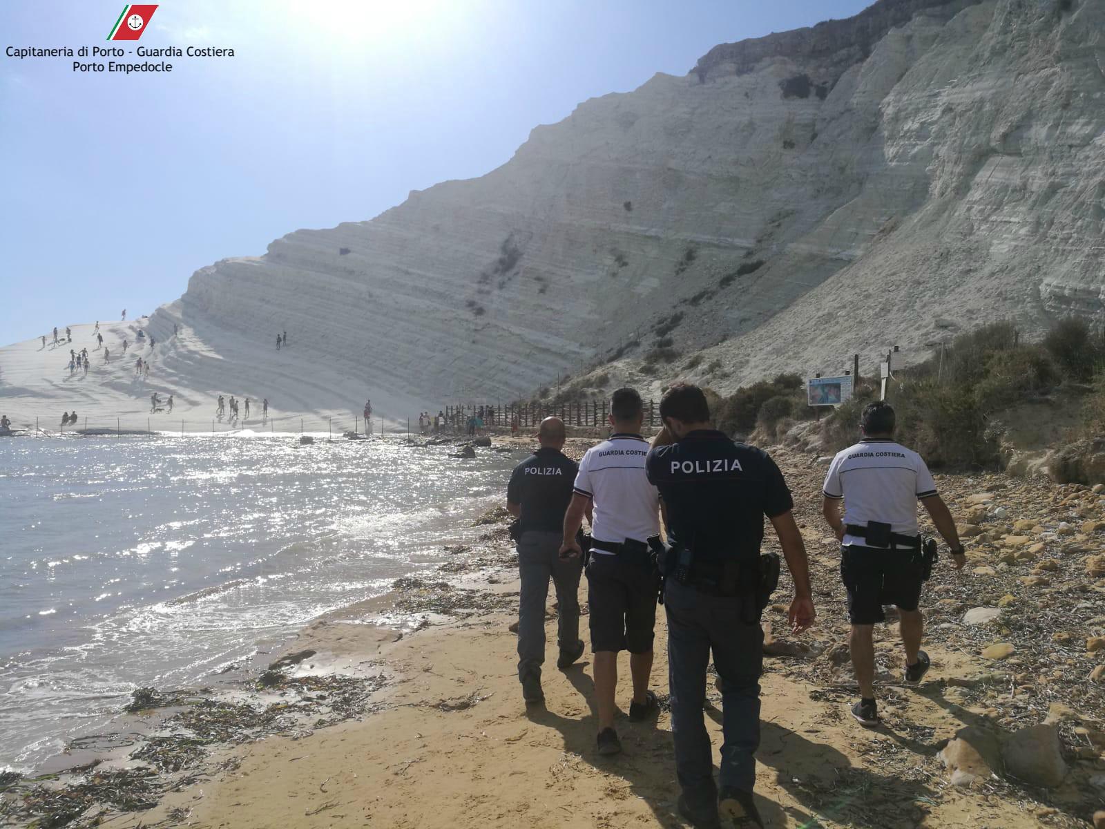 Scala dei Turchi off-limits per rischio crolli, ma i bagnanti non si fermano: denunciate 24 persone