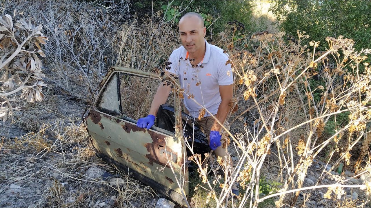 Anche uno sportello per auto abbandonato al Fondo Bernardo, una tra le zone più belle di Sciacca (Interviste)