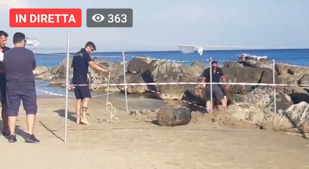 Niente ordigno bellico, sulla spiaggia della Tonnara a Sciacca un polmone di autoclave