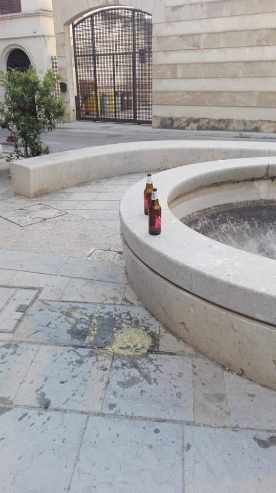 Piazza San Vito nel degrado, i residenti:"Chiediamo controlli"