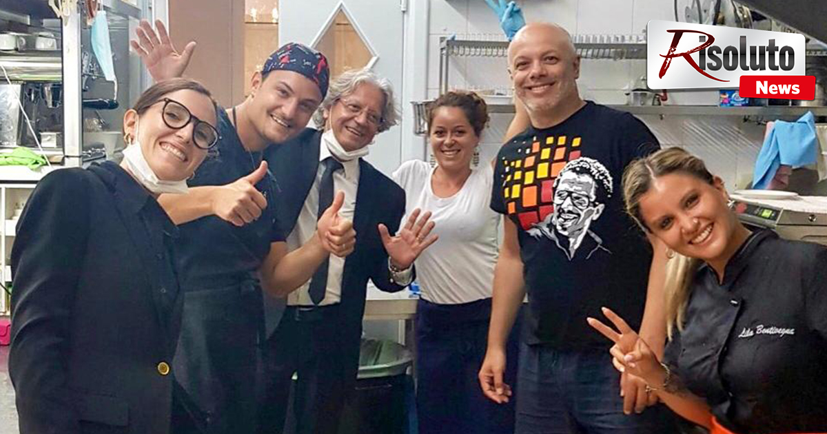 Zoro di Propaganda Live ieri sera a cena in un noto ristorante di Sciacca
