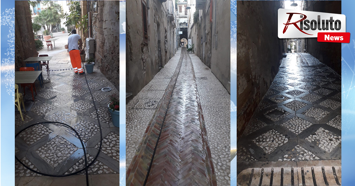 Lavaggio dei vicoli del centro storico di Sciacca
