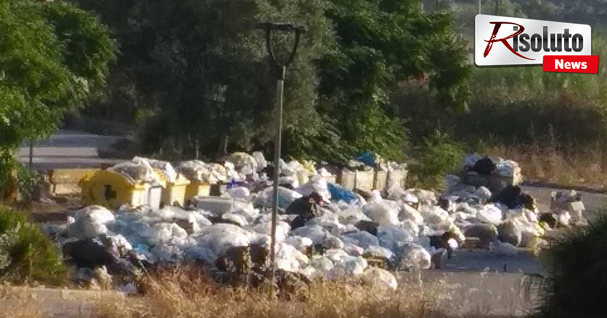 Discarica di rifiuti anche nel parcheggio dell'ospedale di Sciacca