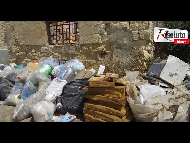 Spunta una nuova discarica nella zona portuale, rifiuti in piazza Dogana