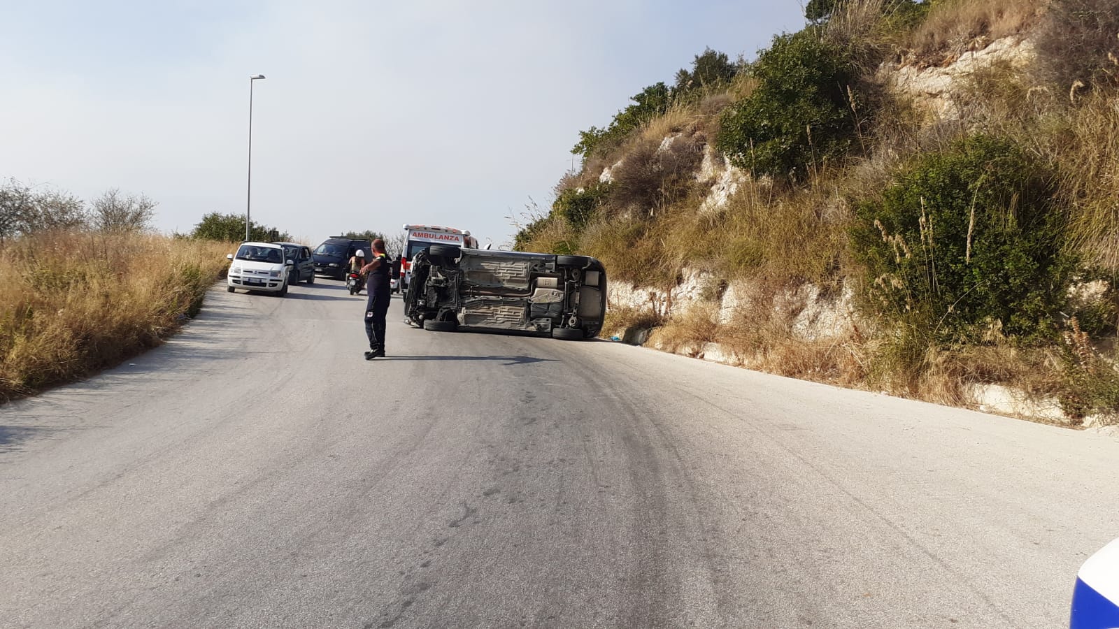Un'auto si ribalta nella contrada Cutrone di Sciacca, due feriti