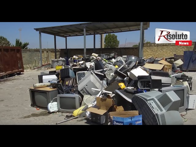 Caos rifiuti, mezzi ditta Sea-Bono ancora stracolmi
