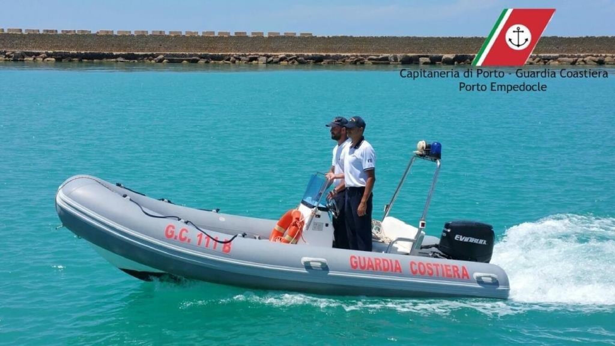 Allarme a Porto Palo di Menfi per una tavola da surf in mare, ma non c'è alcun disperso