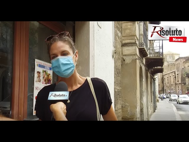 Scatta l'obbligo della mascherina anche all'aperto a Sciacca per Ferragosto, c'è chi si adegua e chi la ritiene superflua