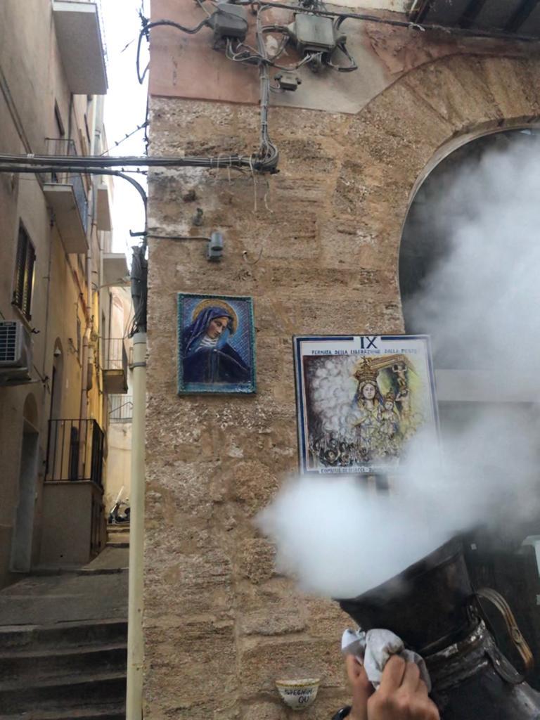 Festeggiamenti della Madonna del Soccorso, rinnovata la tradizionale "fumata" in solitaria da un portatore