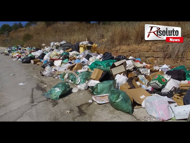 Tre cassonetti e una discarica di rifiuti a Tranchina-Bellapietra, Paolo Santangelo:"Fa male al cuore vedere questo scempio"