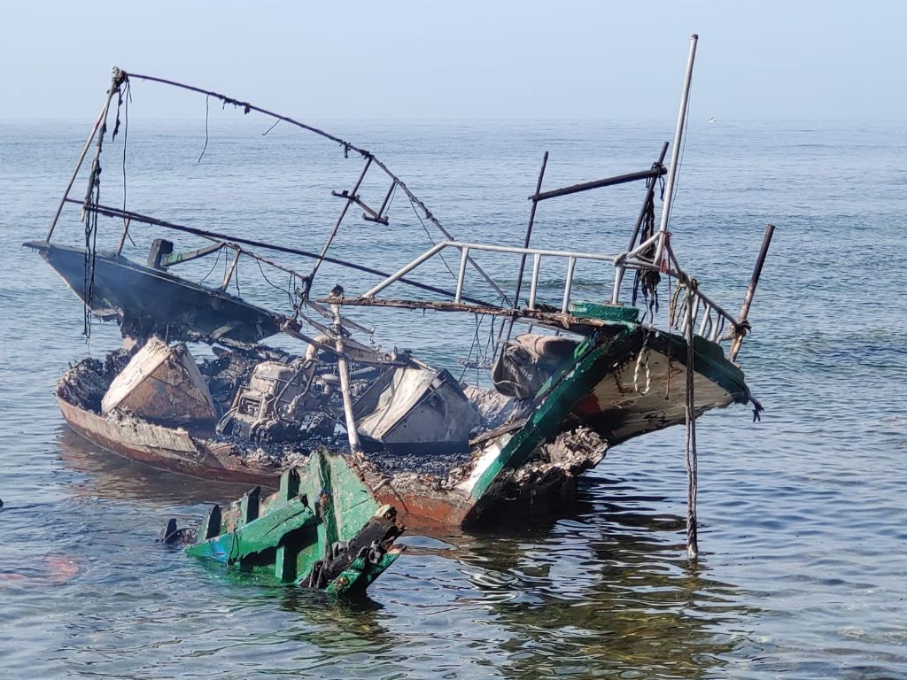 Dissequestrata dalla Procura di Sciacca la barca dei migranti giunti a Capo San Marco che può essere rimossa
